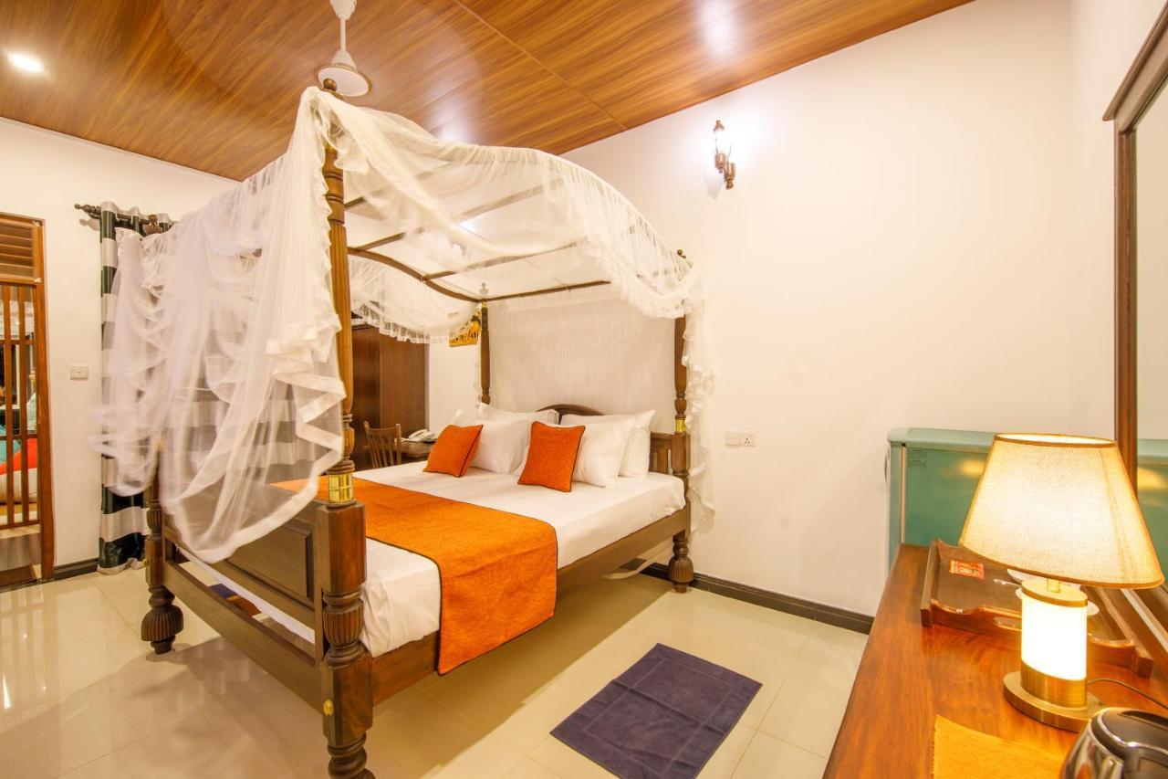 Mimoza Mirissa Bed & Breakfast ภายนอก รูปภาพ