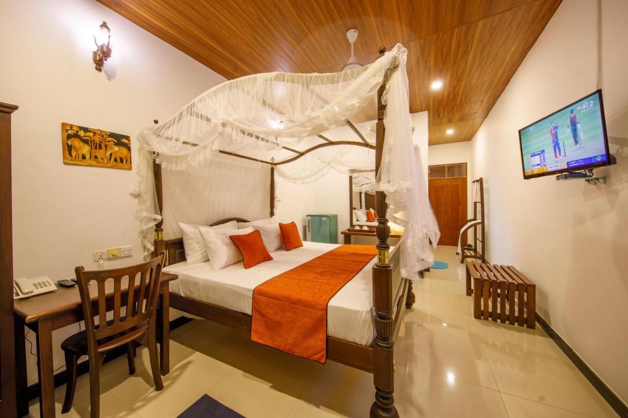 Mimoza Mirissa Bed & Breakfast ภายนอก รูปภาพ